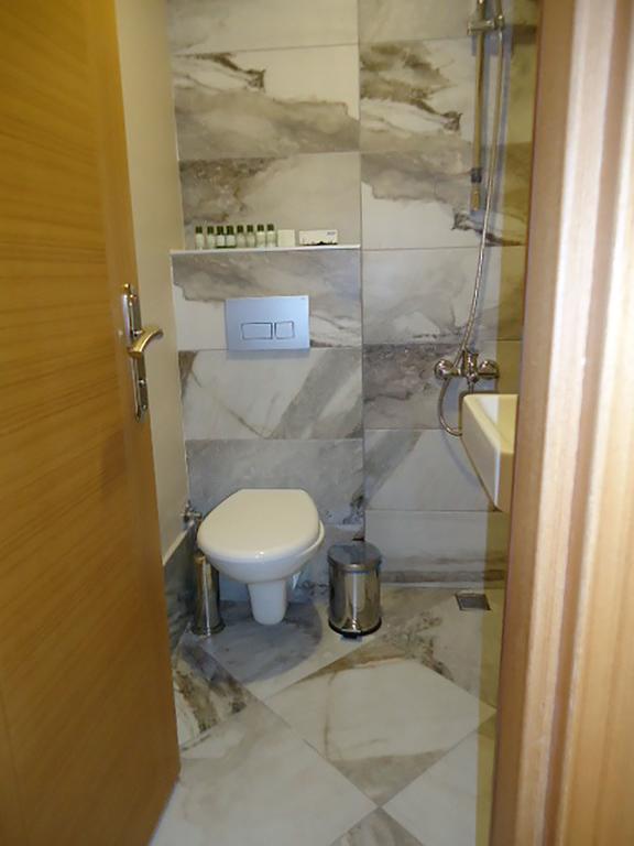 Apart 57 Taksim Harbiye Istanboel Kamer foto